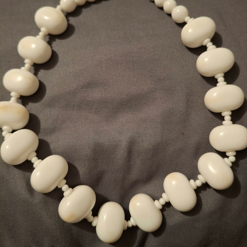 Vintage 60s White Necklace/Choker